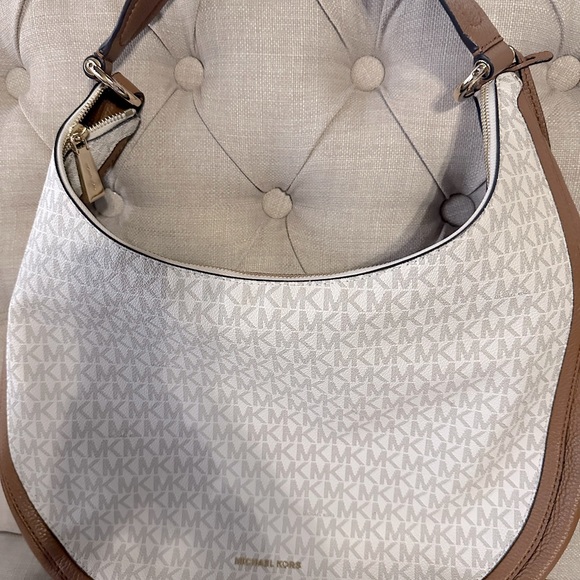 MK Handbag - Picture 5 of 6